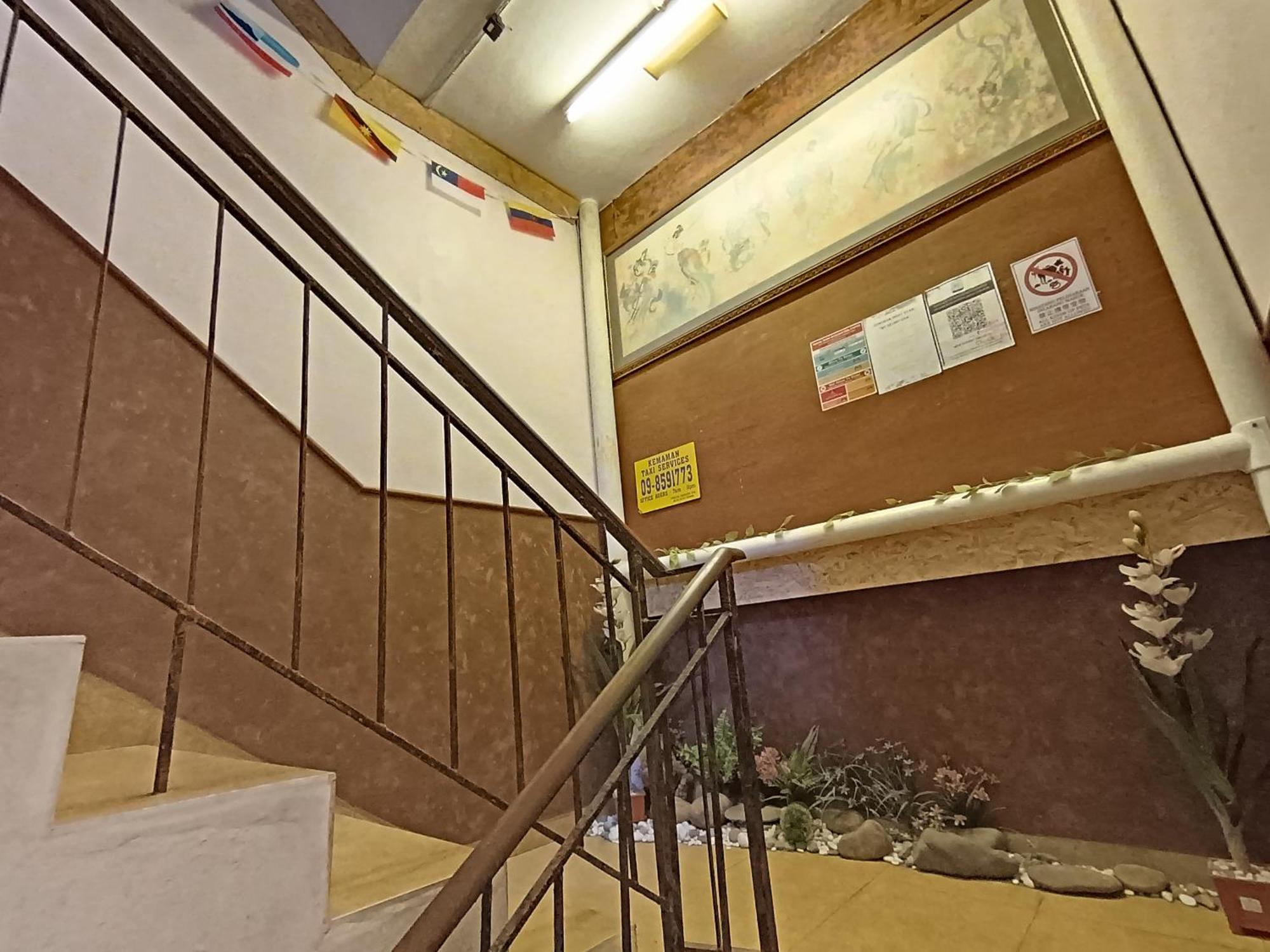 New Budget Inn Hotel Chukai Extérieur photo